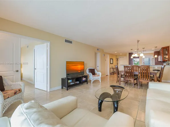 3091 N Course Dr APT 707, Pompano Beach, FL 33069