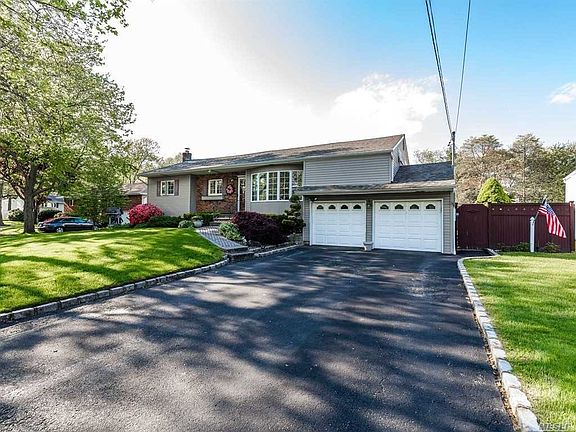 3rd image of 99 Colonial St