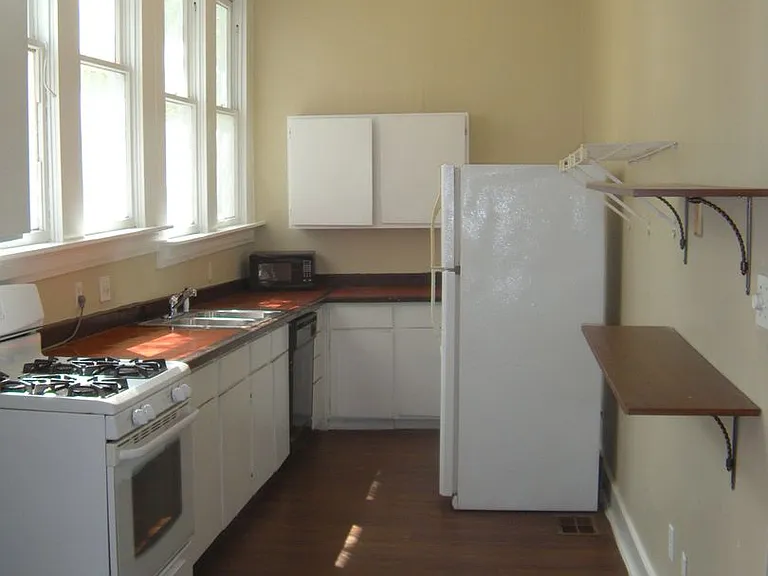 915 W 23rd St #C — Photo 7