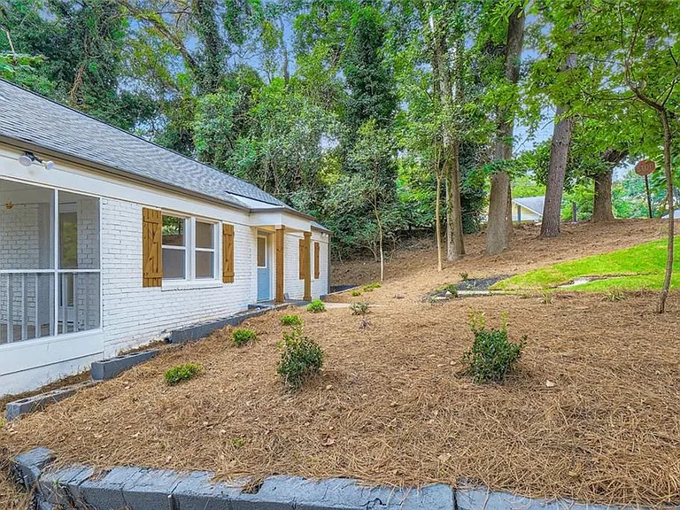 1191 Beechview Dr SE — Photo 2