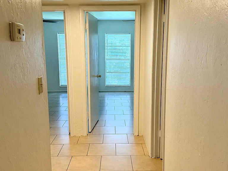 821 NW 13th St #9 — Photo 9