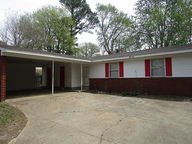 Charming 4-Bed Brick Home with Covered Patio & Spacious Living Areas — Photo 2