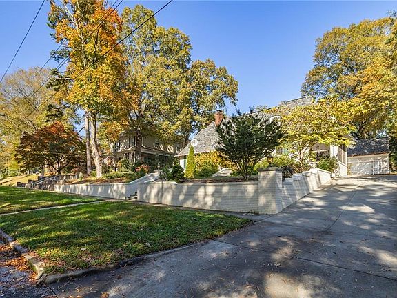 3rd image of 502 W Parkway Ave