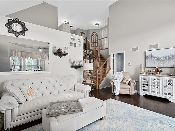 3rd image of 530 Heritage Dr