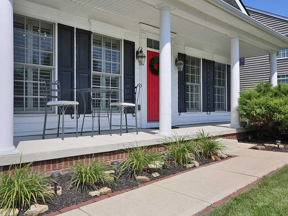 3rd image of 5521 Steele Ct