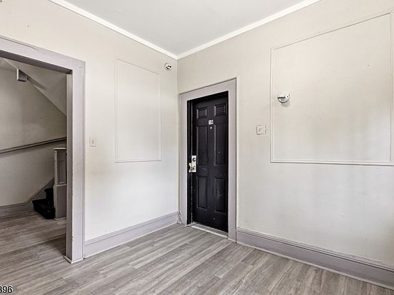 5th image of 37 Hanford St