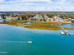 309 Howards Ln, Hampstead, NC 28443