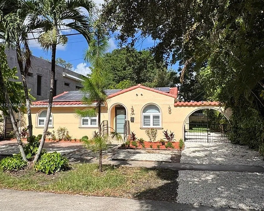 2319 Swanson Ave