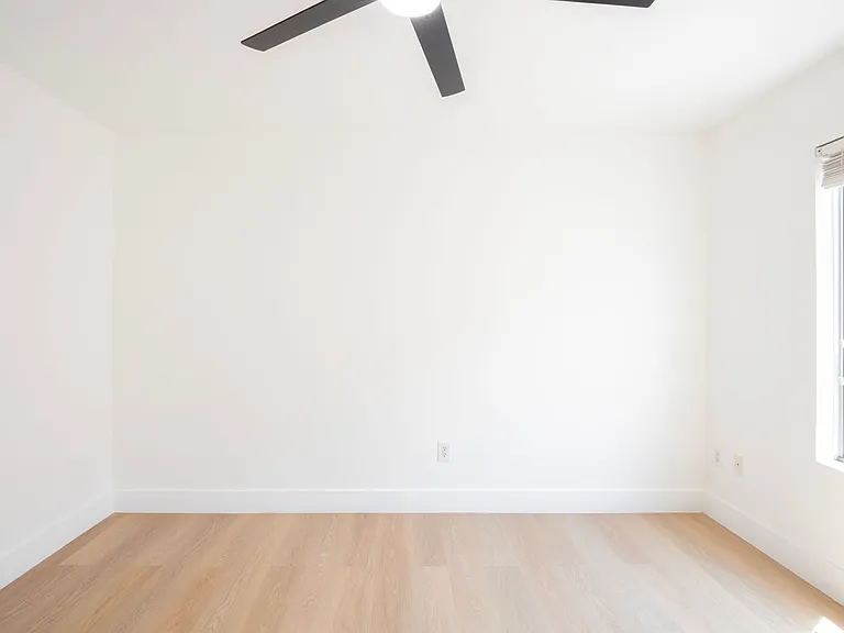 1752 N Kingsley Dr. — Photo 16