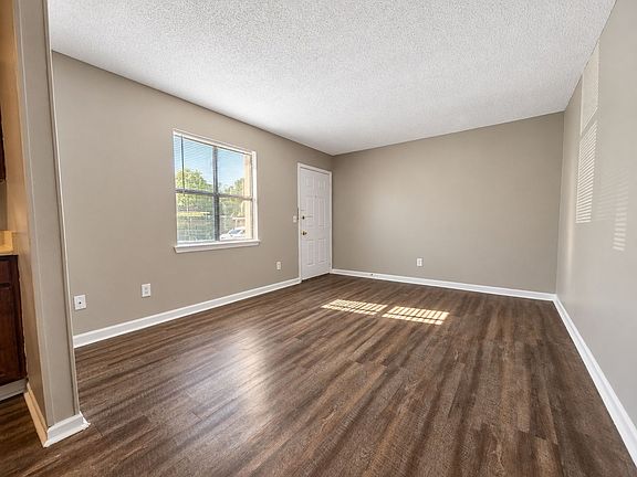 4th image of 58 Nicole Ln