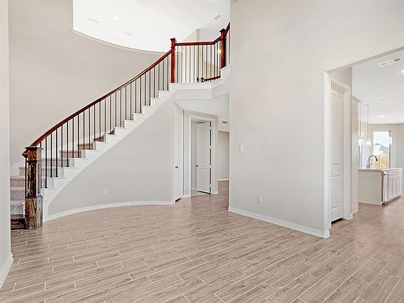 4th image of 3213 Maplewood Dr