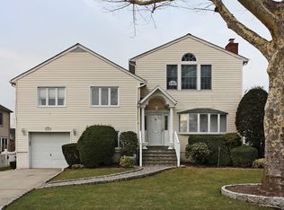 182 Wickam Rd, Garden City, NY 11530