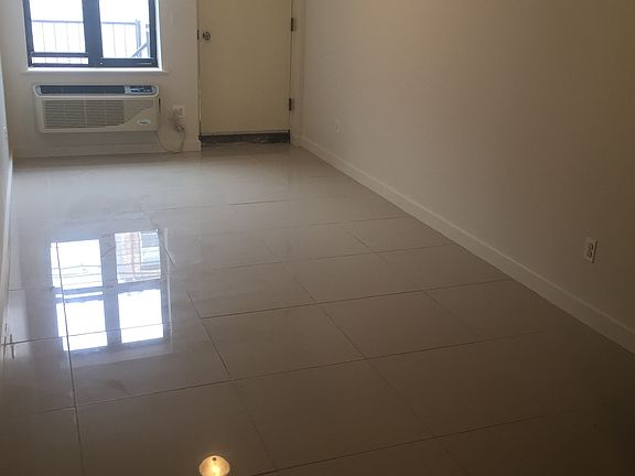 3rd image of 415 Gates Ave APT 1R