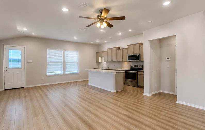 3 bed, 1646 sqft, $1,790 — Photo 2