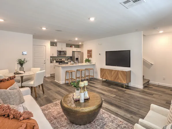 993 Desert Spruce St, Las Vegas, NV 89107
