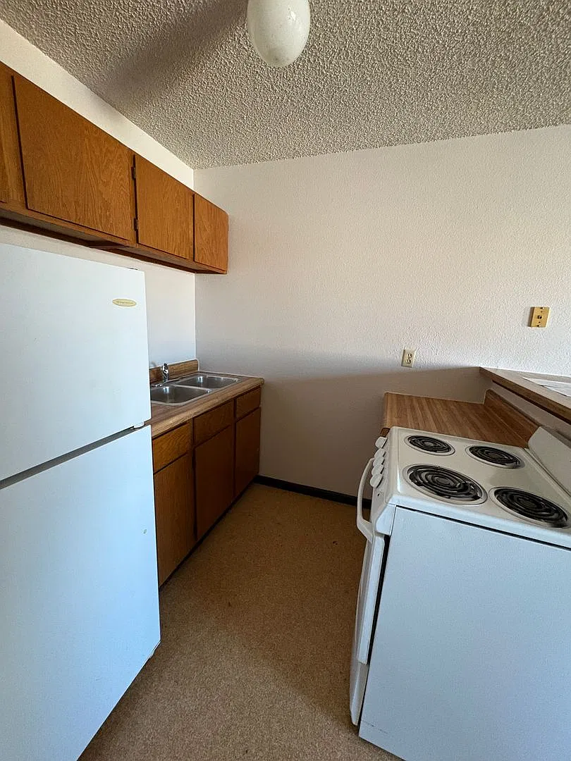 902 E 11th Ave Sundance — Photo 1