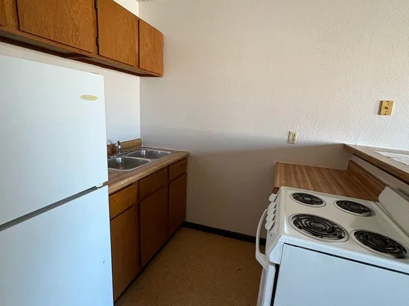902 E 11th Ave Sundance, 902 E 11th Ave #1, Hutchinson, KS 67501