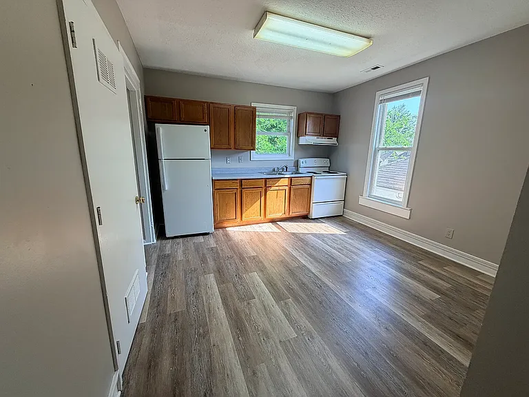 1309 E Market St — Photo 7