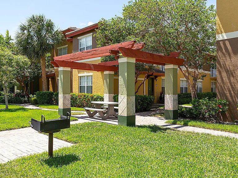 Delray Bay Apartments — Photo 8