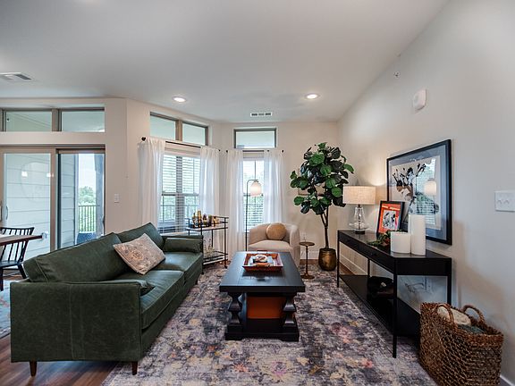 5th image of 1501 W Howard Ln #5404