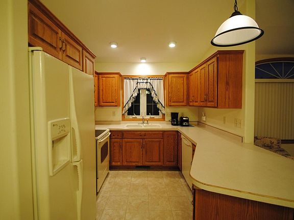5th image of 726 Amanda Ln