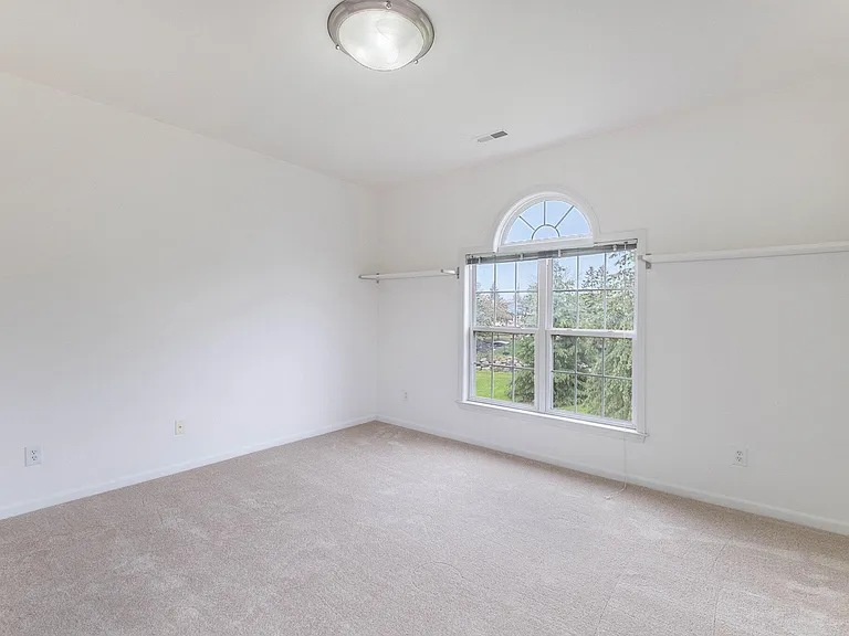 2925 N Knightsbridge Cir — Photo 25