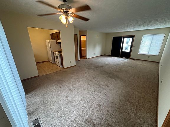 3rd image of 1822 Stoneview Ct