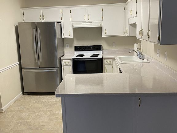 4th image of 867 E Northfield Blvd