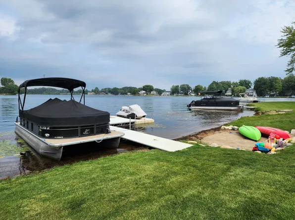 7806 3rd St, Stanwood, MI 49346