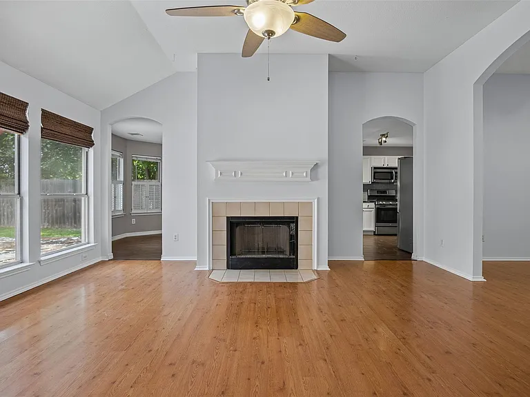11304 Avering Ln — Photo 5