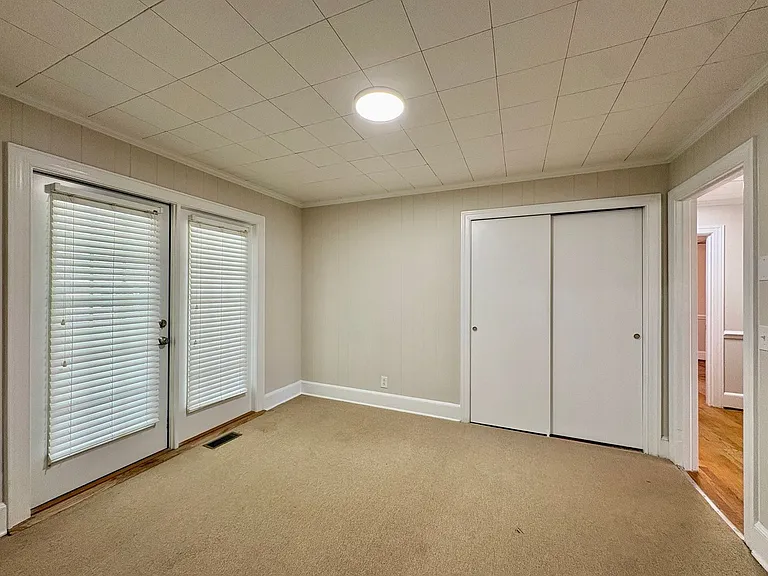 102 N Clarendon Dr — Photo 13