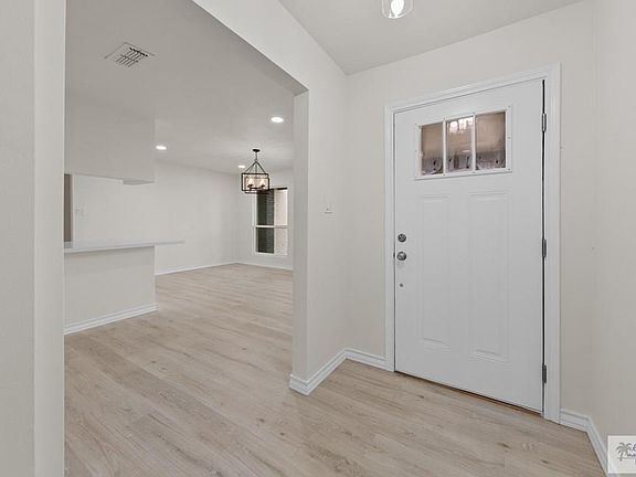5th image of 124 Catherine Ln