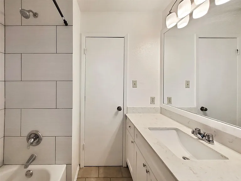 1814 Nicole Cir #B — Photo 13
