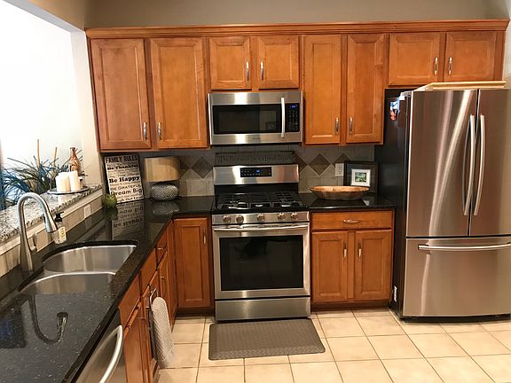 Kitchen 1 - Gas Stove/Fridge