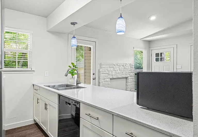 826 King Albert St #B — Photo 16