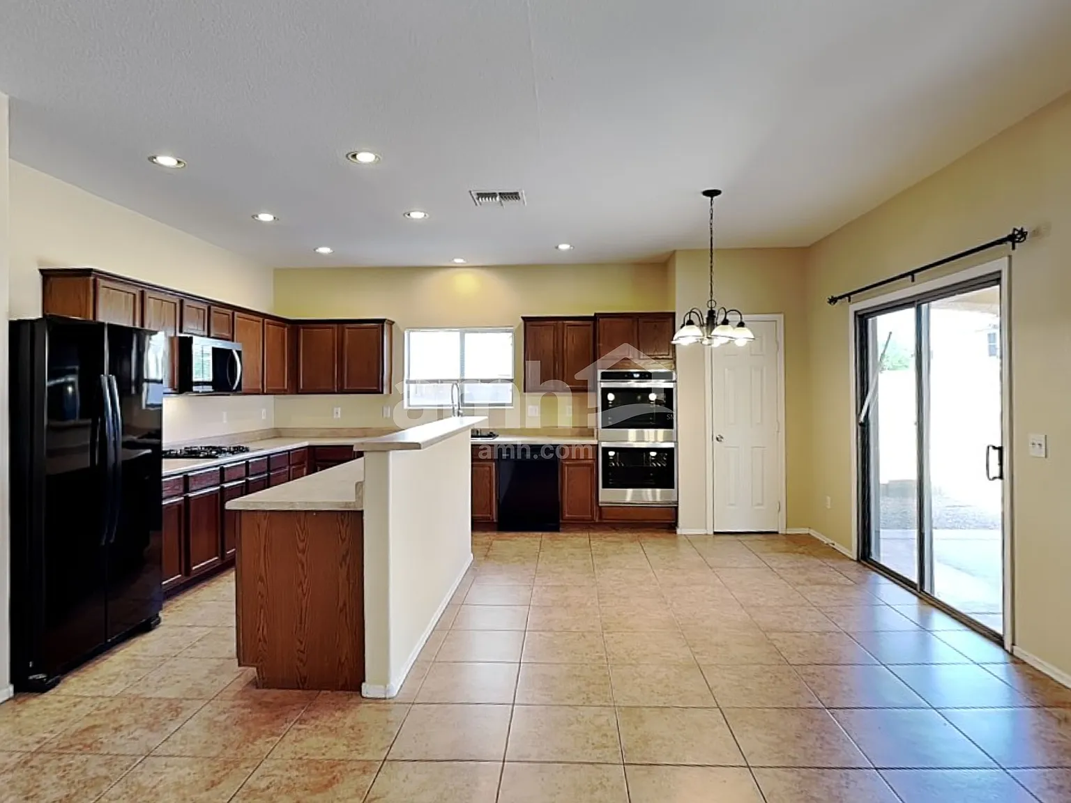 4 bed, 2.5 bath, 3040 sqft, $2,710 — Photo 4