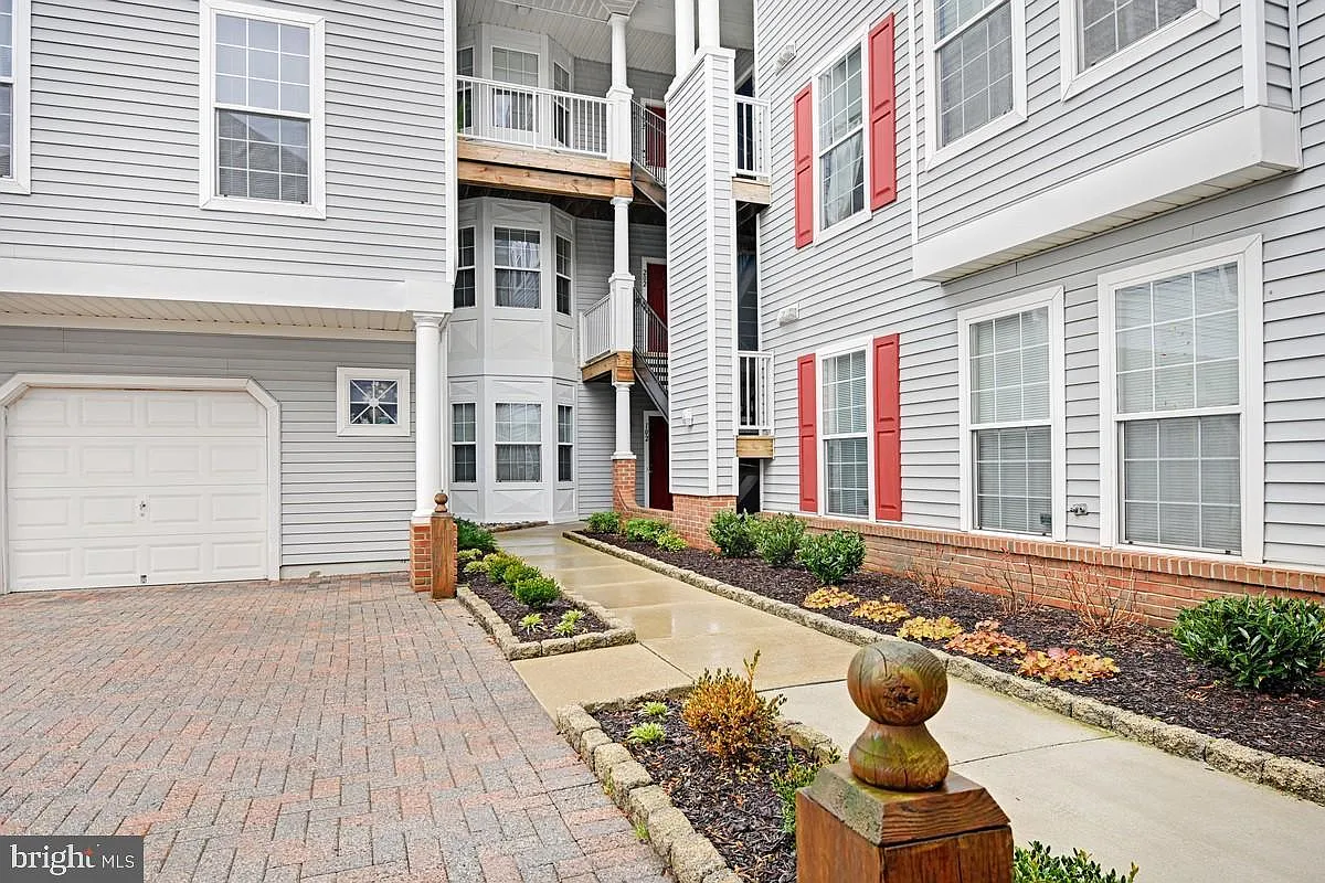 2 bed, 1200 sqft, $2,300 — Photo 3