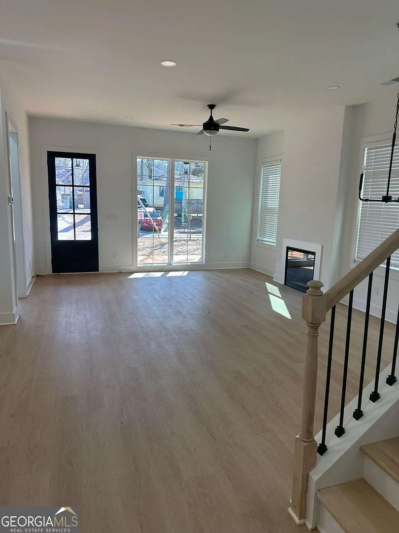 Room in 3 Bedroom Home at Plaza Ave SW — Photo 4