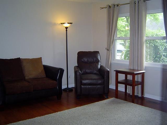 2nd image of 818 Maple Ln