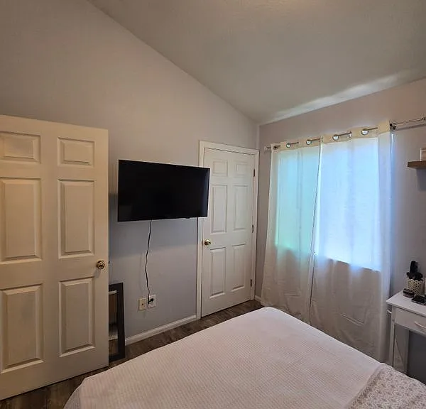 10508 S Freeman Ave #C — Photo 3
