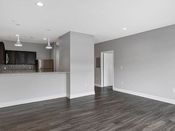 4th image of 85 Dana Ave #408