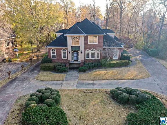 2nd image of 904 Leslie Ln