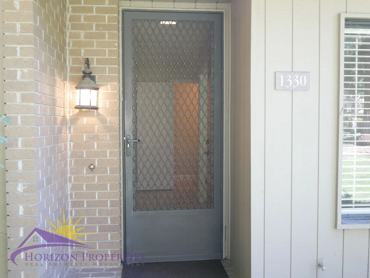 Spacious 2 Bed 2.5 Bath 1,835 sqft Campus Commons Home — Photo 4