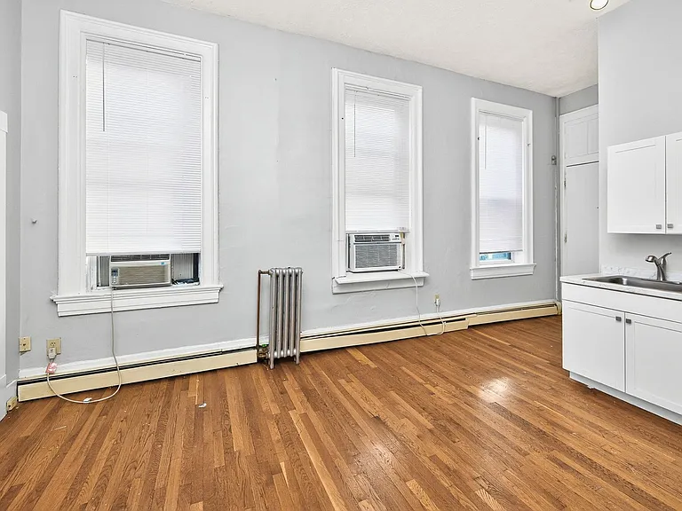 2419 Vine St #2 — Photo 8