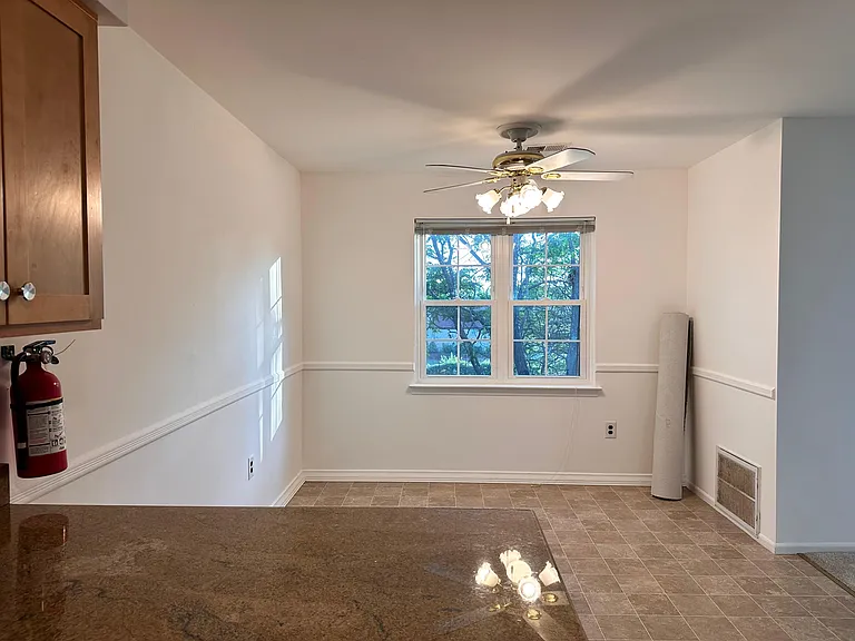 412 Green Hollow Dr — Photo 2