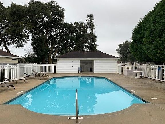 3rd image of 1555 Newcastle Way