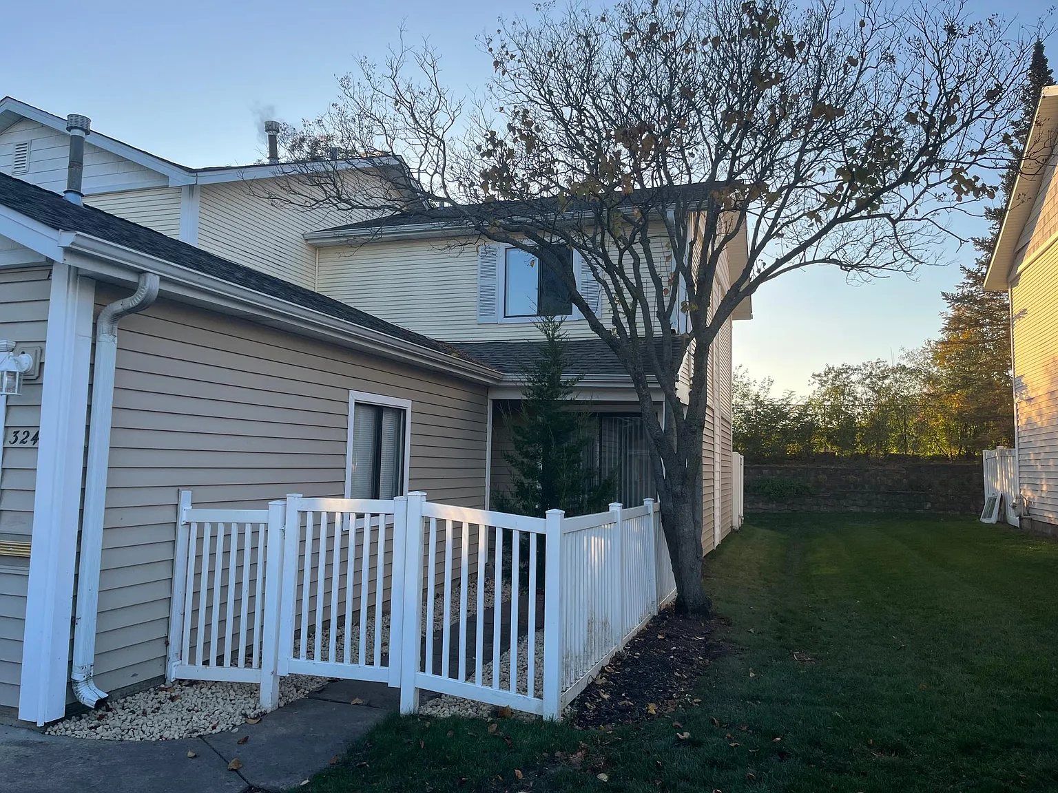 324 Clearwater Ln — Photo 1