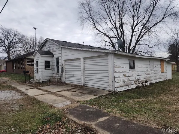 416 E 6th St, Staunton, IL 62088