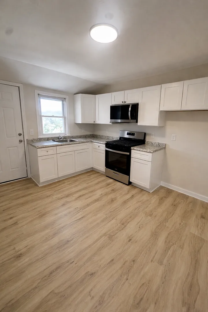 Building Photo - Move-In Special Available | 525+ Credit Accepted