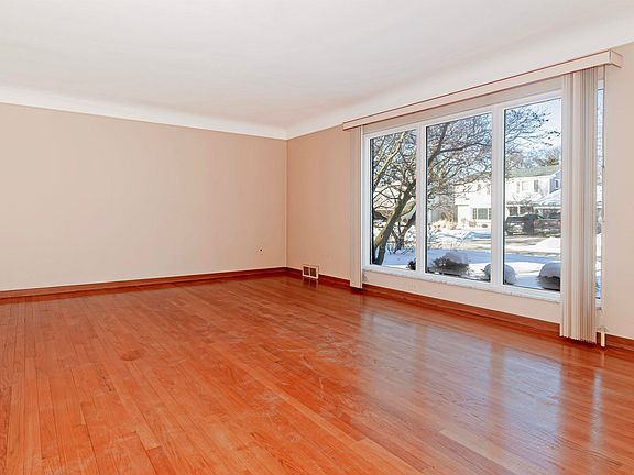 4th image of 971 Canterbury Rd